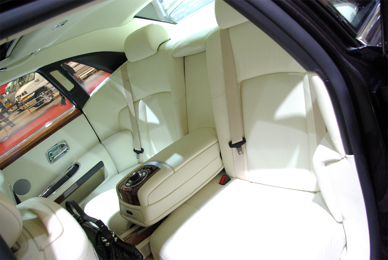 Illustration for article titled Rolls Royce 200EX Auto-Adjusting Purse Holder For The Ladies